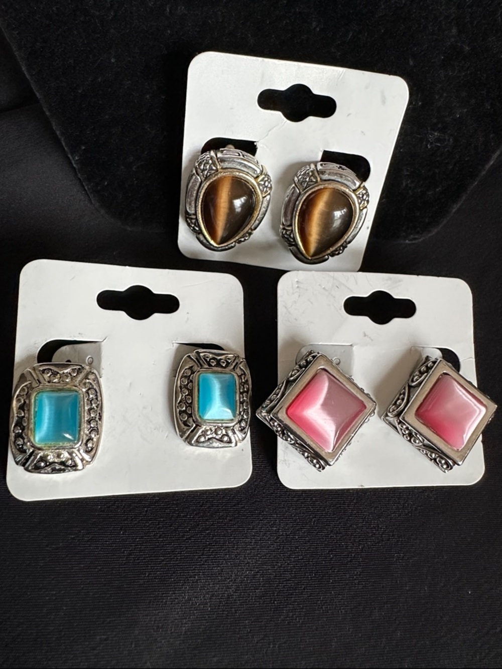 Clip earrings EUC silvertone & cat’s eye acrylic stones. Priced PER or bundle